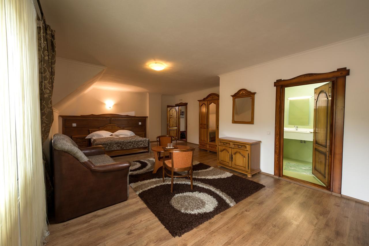 Complex Craiasa Muntilor Moieciu Hotel Moeciu De Sus Eksteriør billede